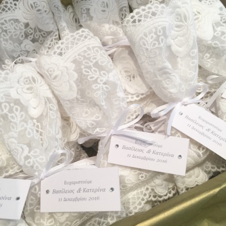 White lace bonbonniere bags 
