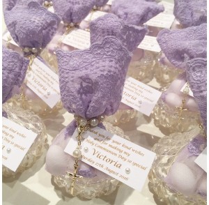 Point trinket candle with mini rosary bead & lace bag