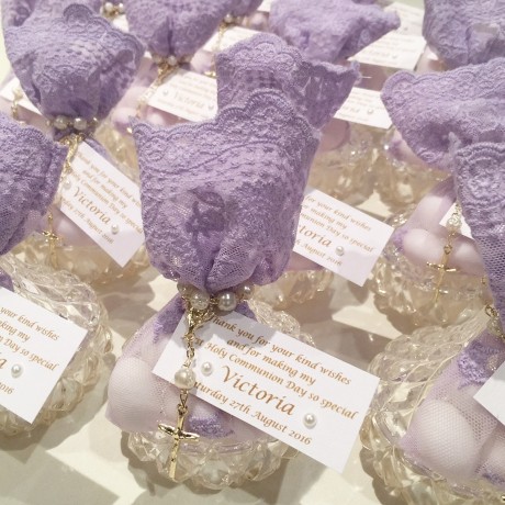 Point trinket candle with mini rosary bead & lace bag