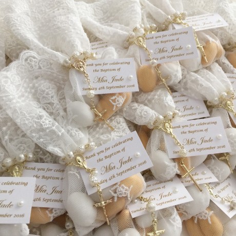 White lace bonbonniere bags with mini rosary beads
