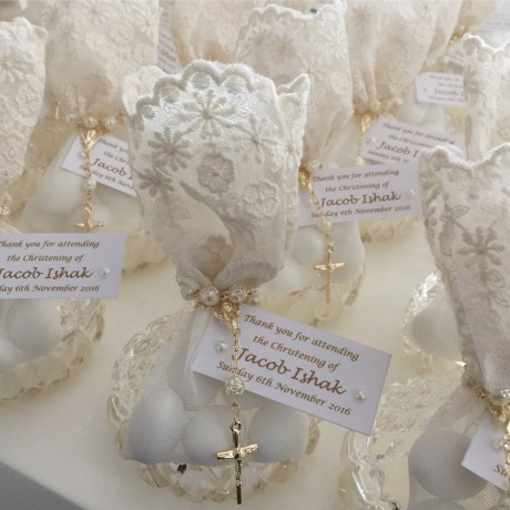 Point trinket with ivory lace bags